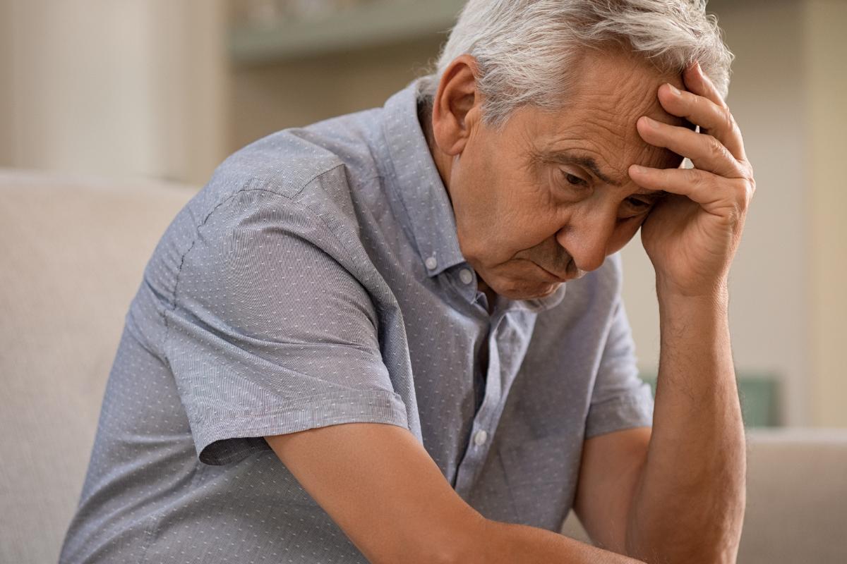 Czym jest choroba Alzheimera? Objawy, przyczyny, diagnoza, leczenie i zapobieganie